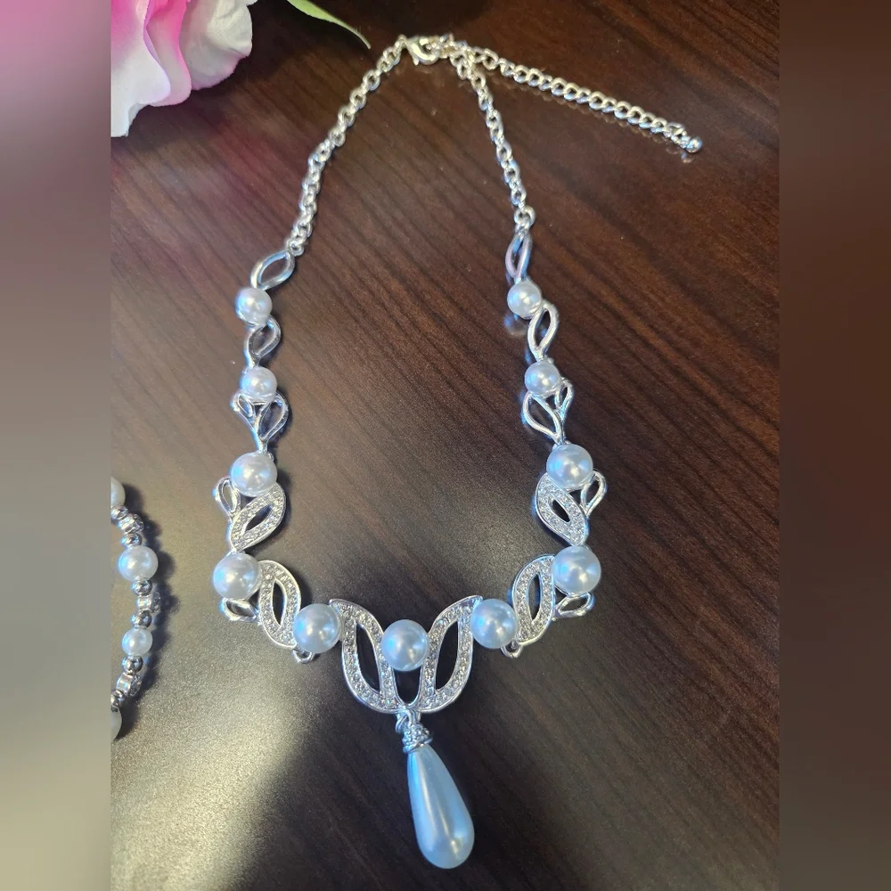 Silver and Pearl Jewelry Set - Picture 2 of 4